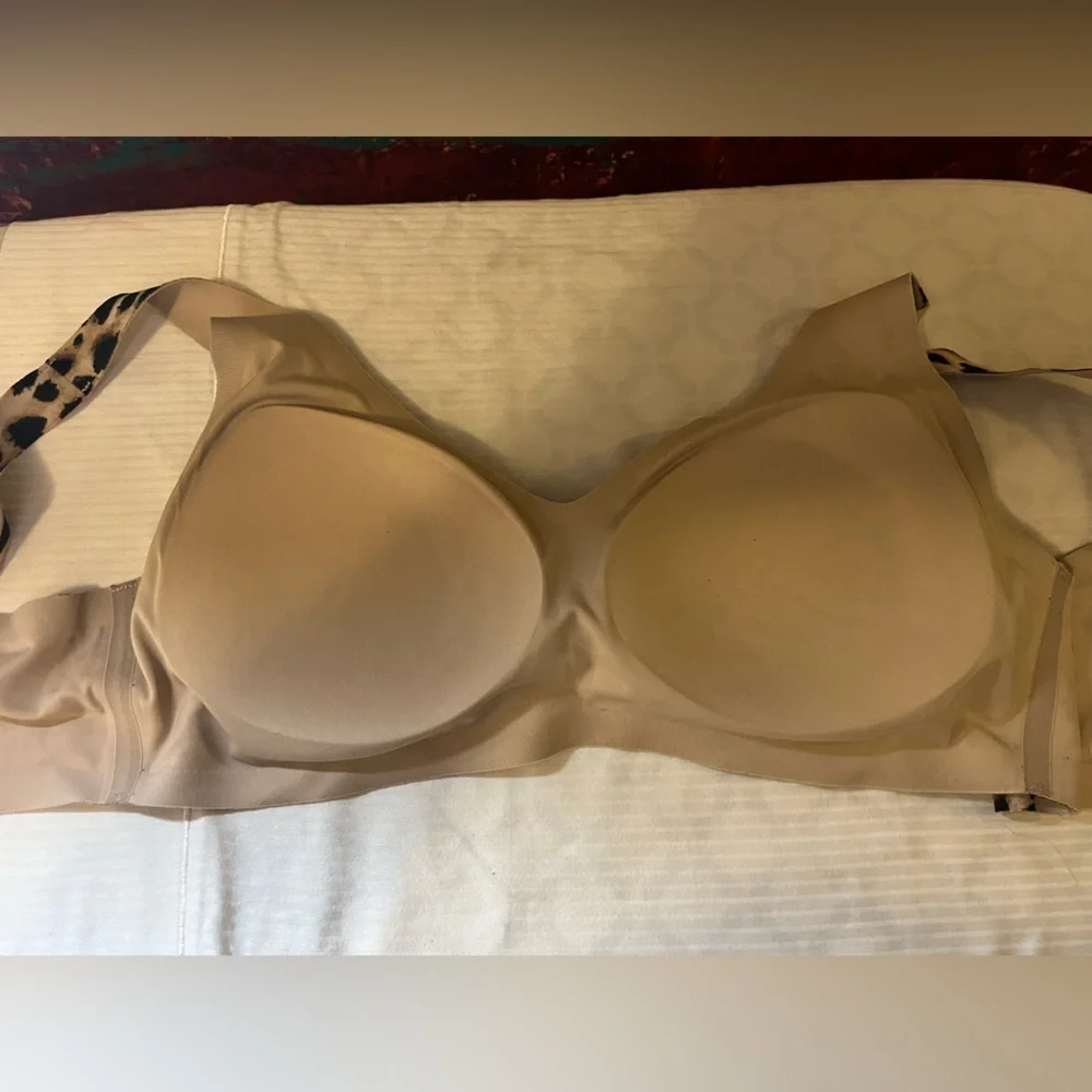 VS Leopard Print Wireless Bra, size Medium